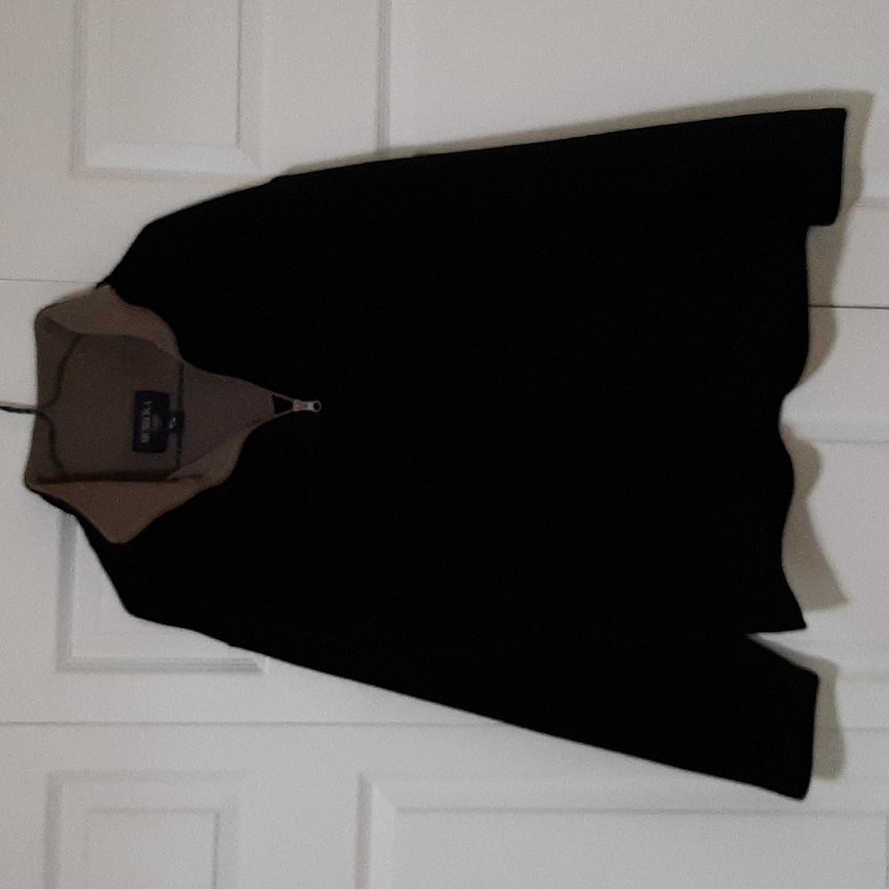 Muskoka Lakes sweatshirt/hoodie. Day & Ross logo on cuff of sleeve.